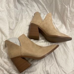 Chunky, heeled, tan booties with zipper in the back